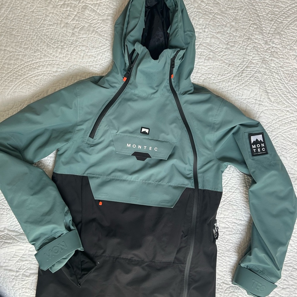 Men’s XS ( or boys xl) Montec ski/ride pullover jacket